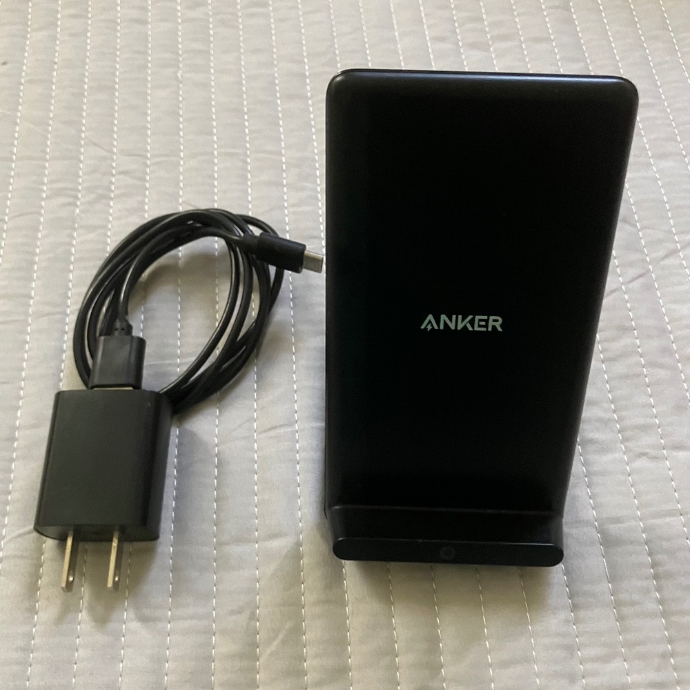 Anker PowerPort Wireless 5 Charging Stand - Model A2523